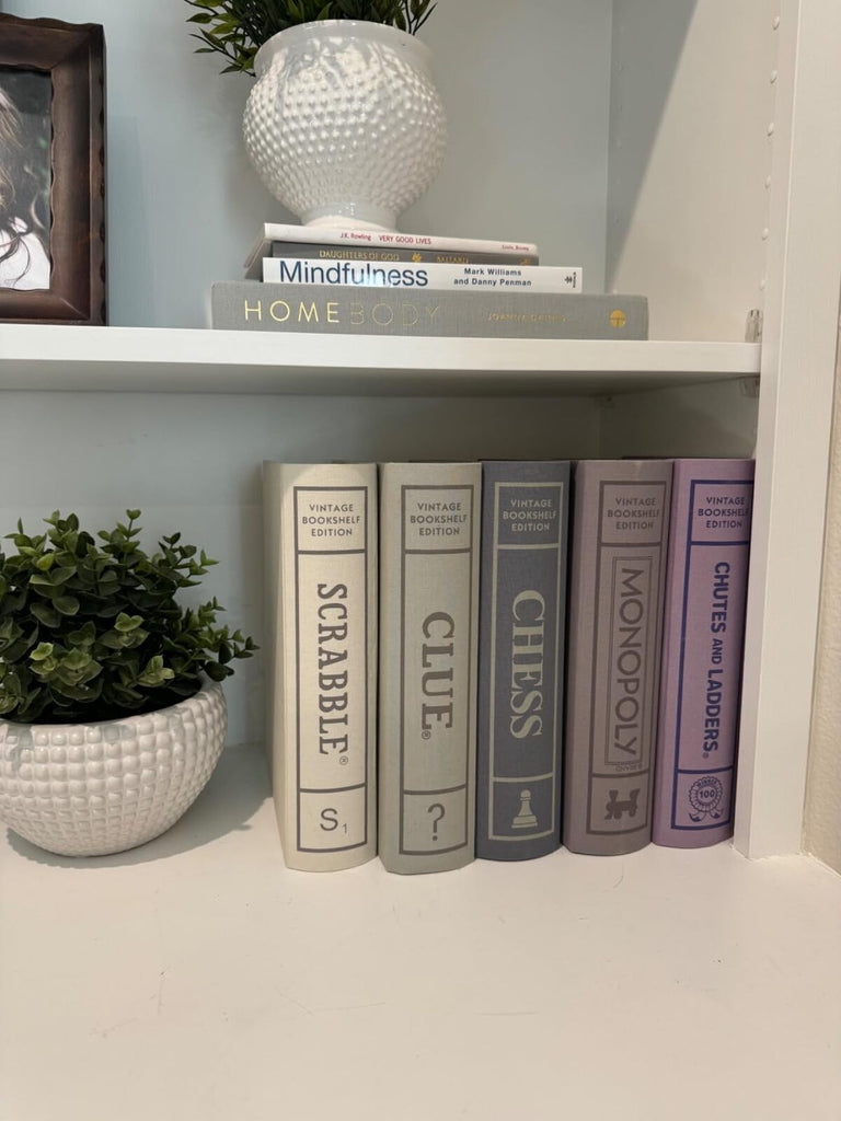 Chess - Vintage Bookshelf Edition